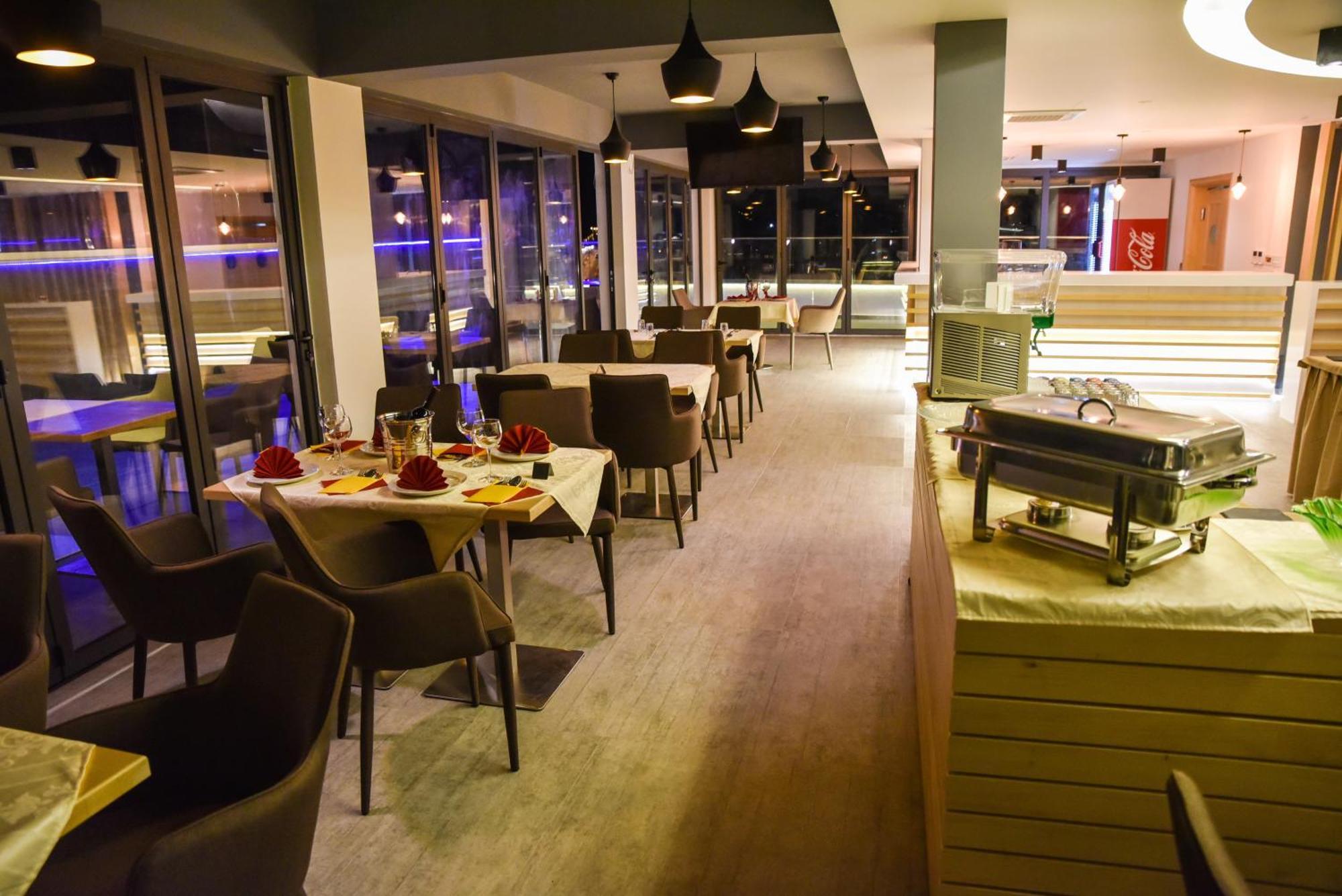 Hotel Evropa Ulcinj Luaran gambar