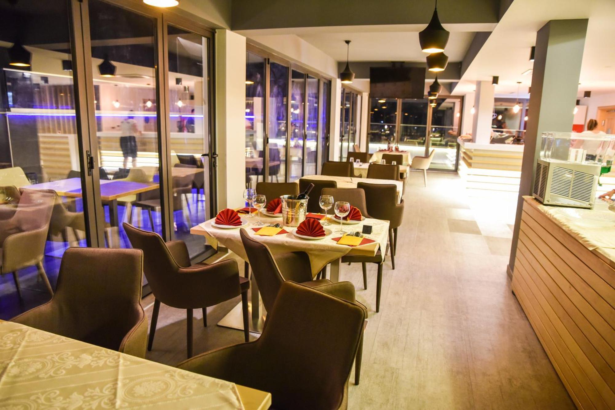 Hotel Evropa Ulcinj Luaran gambar