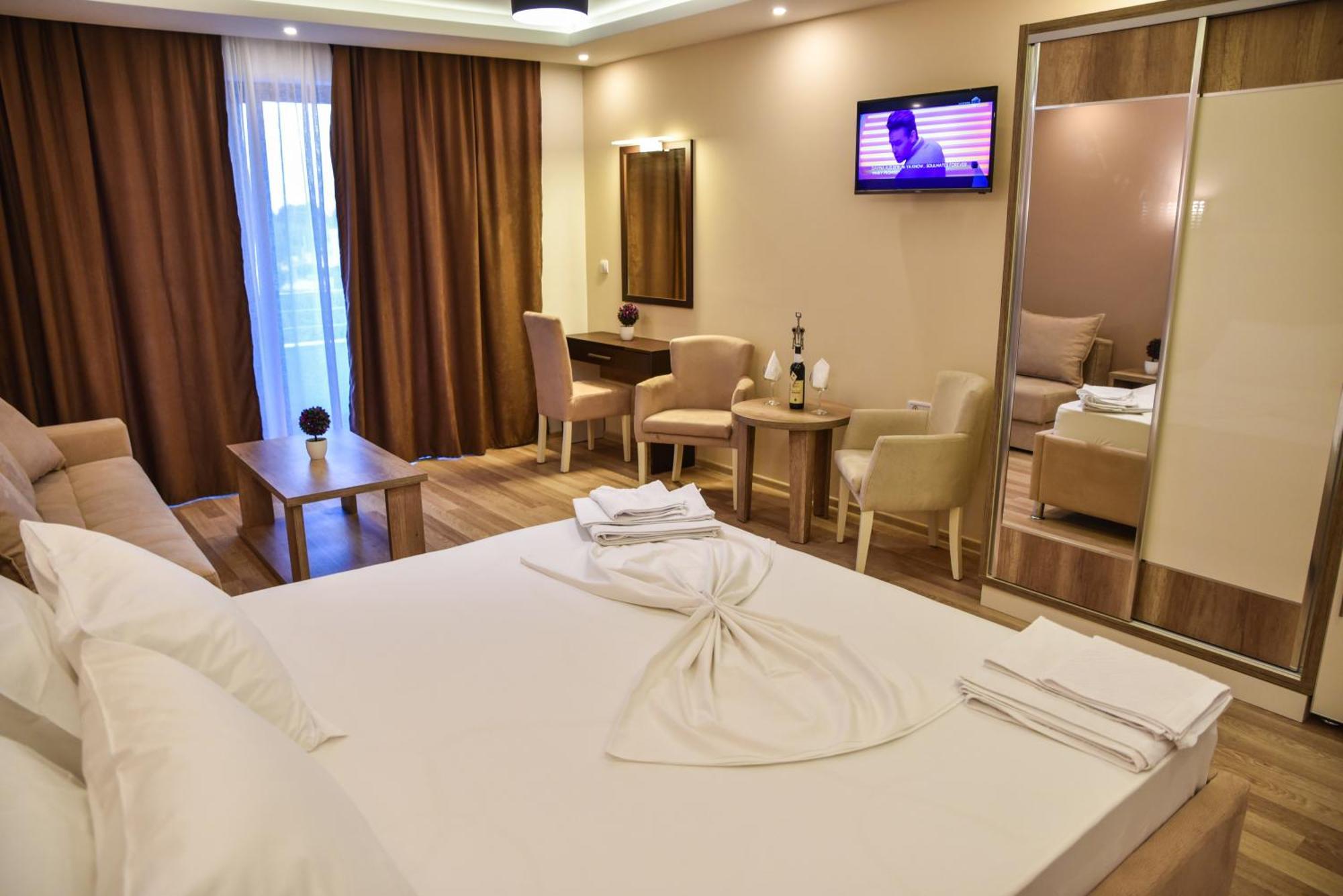 Hotel Evropa Ulcinj Luaran gambar