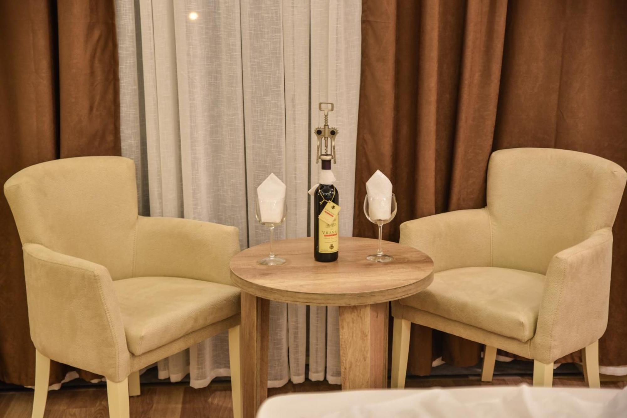 Hotel Evropa Ulcinj Luaran gambar