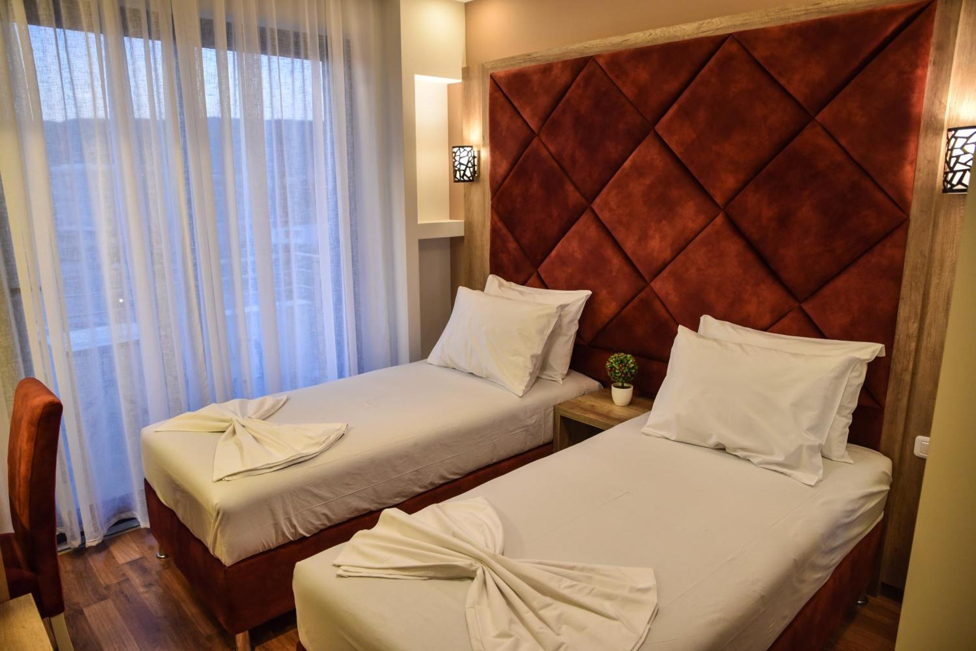 Hotel Evropa Ulcinj Bilik gambar